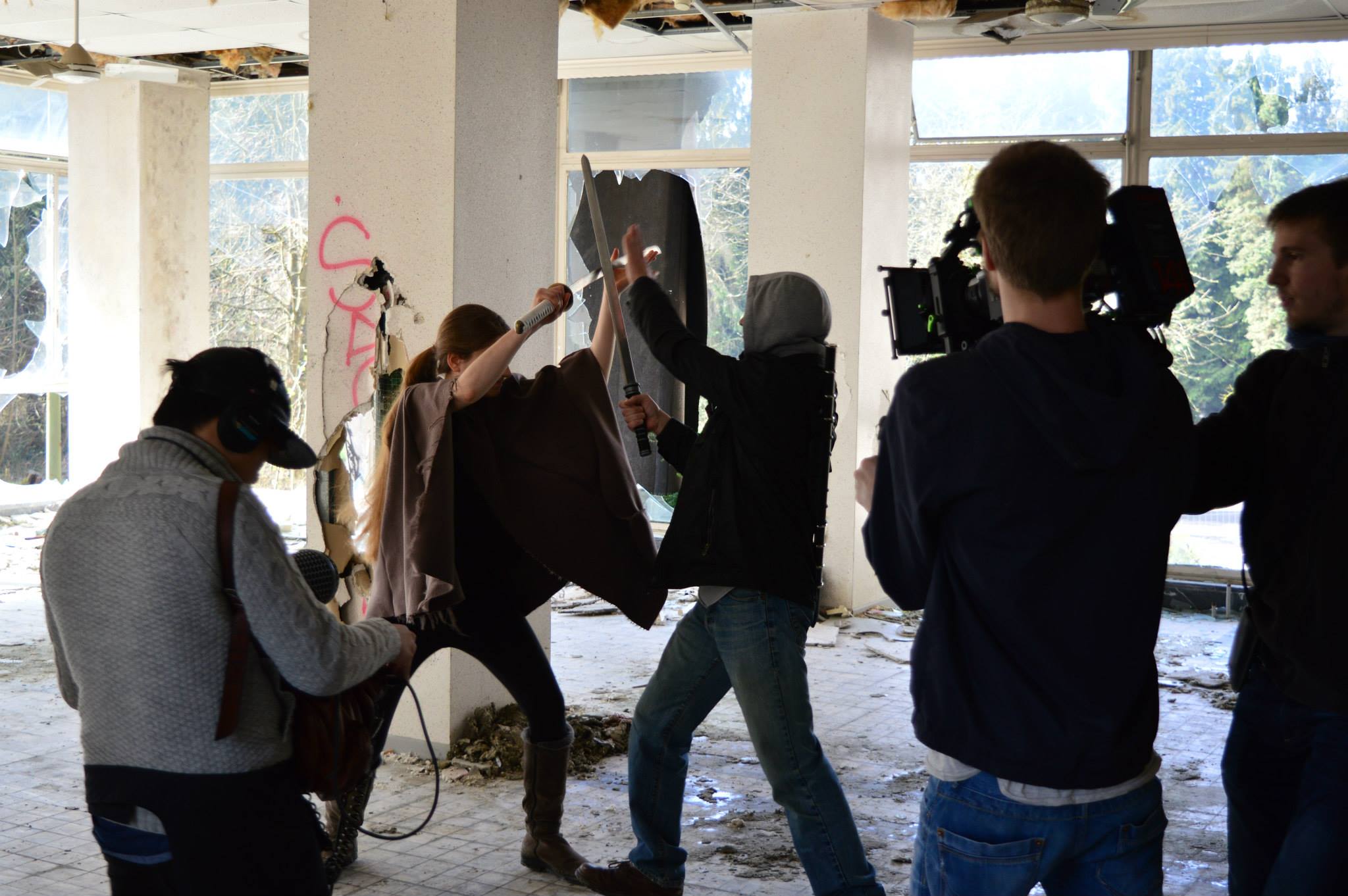 Ici nous voyons &agrave; quel point les acteurs &eacute;taient entour&eacute;s. Comme dans cette phase, l'&eacute;quipe technique est &agrave; moins d'un m&egrave;tre du combat.